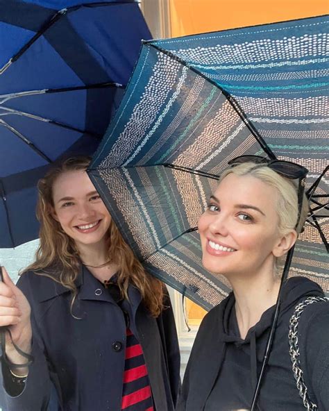 エミリー・シアーズさんのインスタグラム写真 - (エミリー・シアーズInstagram)「🗽」7月20日 10時55分 - emilysears