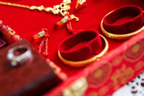 订婚要什么礼物吗最新素材
