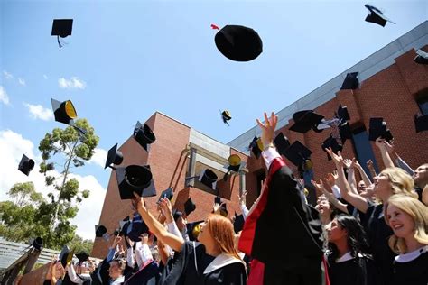 这个澳洲学校只要毕业，想不移民都难！超级省钱又稳妥的澳洲留学移民方案 - YouTube