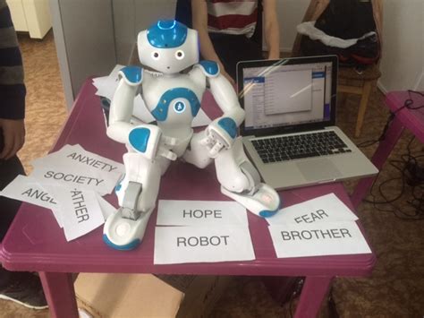 Робот NAO + компьютерное зрение + 4 школьника + 1,5 ч в неделю = робот ...