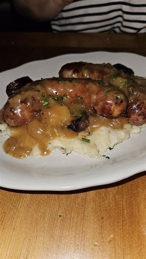 Bangers and mash, Irish stew, soda bread and bread pudding from ...