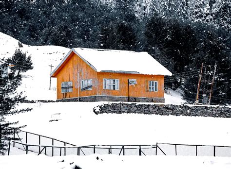 Gulmarg and Srinagar 2 Nights 3 Days Tour Package - Myholidays.com