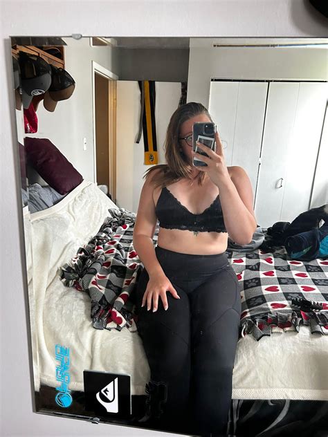 Who ever invented yoga pants was doing some good thinking : r/ontariogonewild