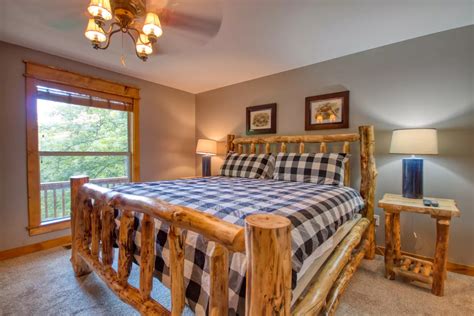 Pigeon Forge Cabin Rental - Black Bear Cinema #4819 - 5 bedroom