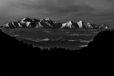 Black desktop wallpapers Images - Free Download on Freepik