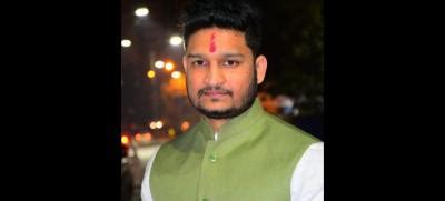 Maharashtra BJP Youth Leader Accused of Physical Abuse, Running Car ...