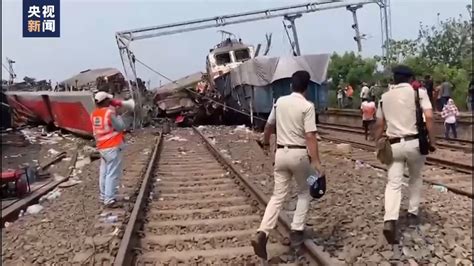 总台现场直击丨印度列车脱轨相撞事故已致288人死亡 数百人受伤_央广网