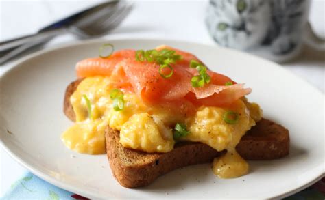 Smoked Salmon & Scrambled Eggs On Toast: Calories & Benefits | Smokedbyewe