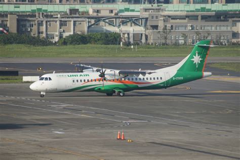 立栄航空 ATR 72 B-17009 台北松山空港 航空フォト | by 磐城さん 撮影2016年02月07日