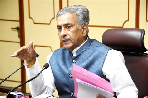 Basavaraj Horatti, Council Chairman addressing a press conference.
