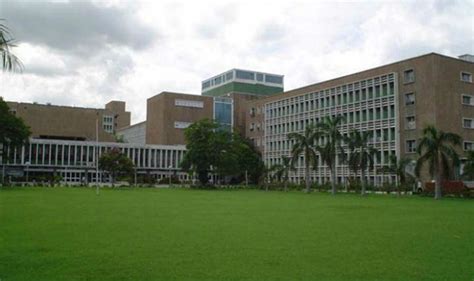 Junior resident doctor at AIIMS found dead | India.com