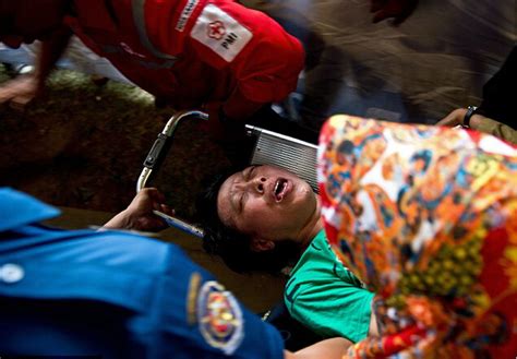 印尼确认找到亚航失联客机机身 死者遗体手牵手[1]- 中国日报网