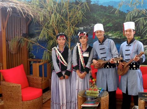 Mynmar Local People 的图像结果