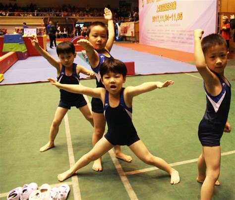 “快乐体操”促身体强健、心智成长，从娃娃抓起，践行体育教育的作用_部门政务_中国政府网