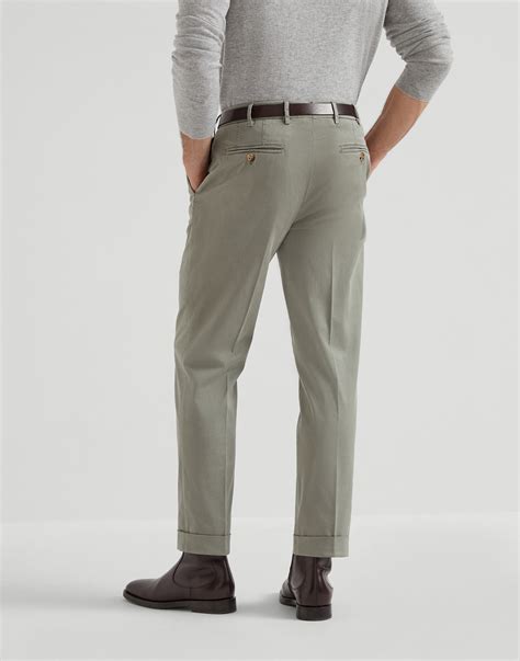Pantalones de hombre: elegantes y leisure fit | Brunello Cucinelli
