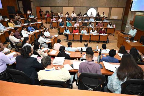 Introduction to Case Pedagogy for Doctoral Students | IIMA