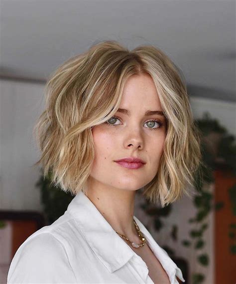 24 Short Wavy Bob Haircuts Trending Right Now