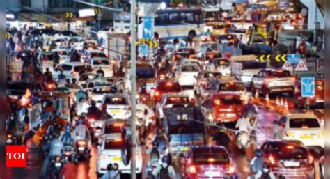 Extra cop muscle to help traffic flow at Chingrighata | Kolkata News ...