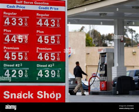 76 gasoline station hi-res stock photography and images - Alamy