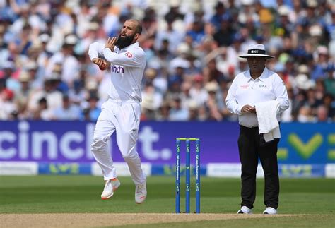 Moeen Ali runs in to bowl | ESPNcricinfo.com