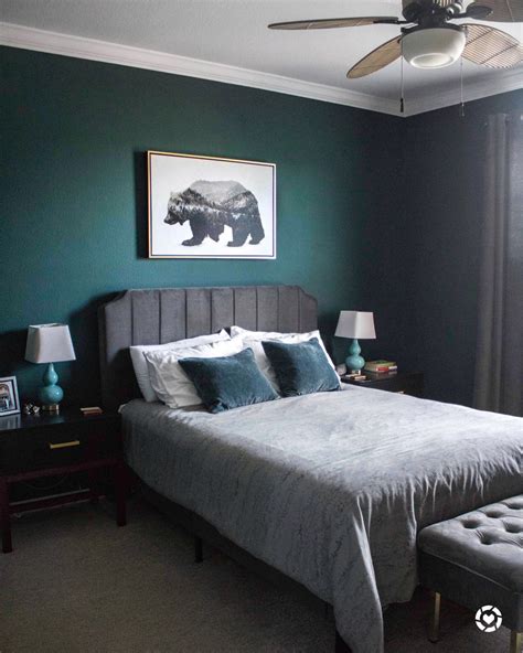 bedroom dark green walls