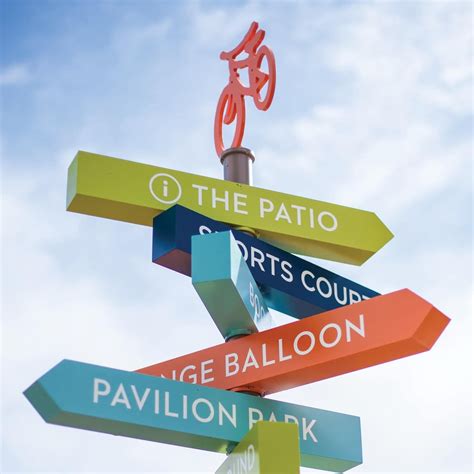 Wayfinding Sign Examples 的图像结果