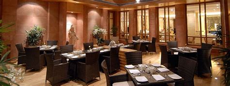 Best 5 Star Luxury Hotels, Resorts in Agra Near Taj Mahal