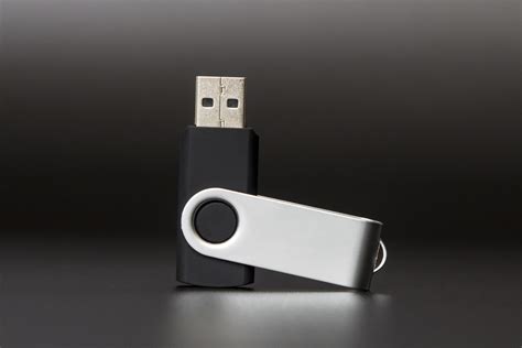 Using a Thumb Drive 的图像结果