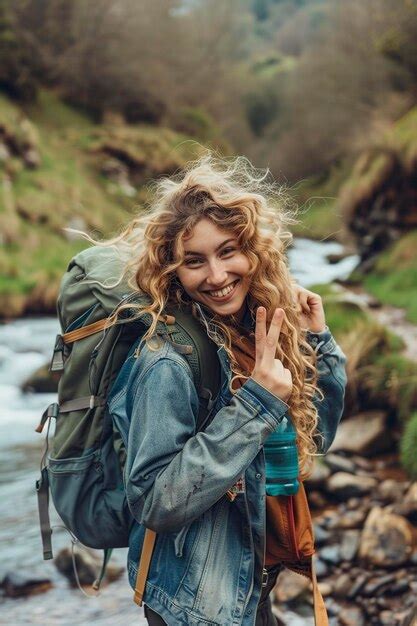 Girls Backpack Hiking 的图像结果
