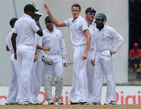 The South Africans celebrate a wicket | ESPNcricinfo.com