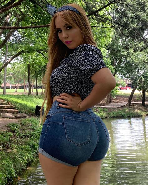 67 ideas de Yoya Castillo | dama hermosa, modelos xl, voluptuosa