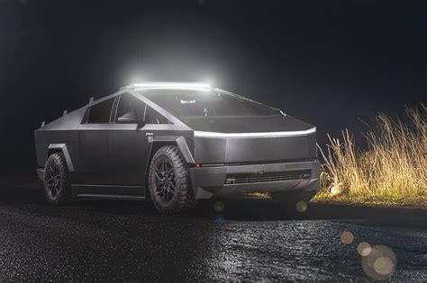 Tesla Cybertruck Off Road Lightbar