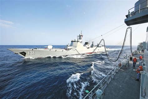 中国海军第35批护航编队亚丁湾完成首次国内物资补给(含视频)_手机新浪网