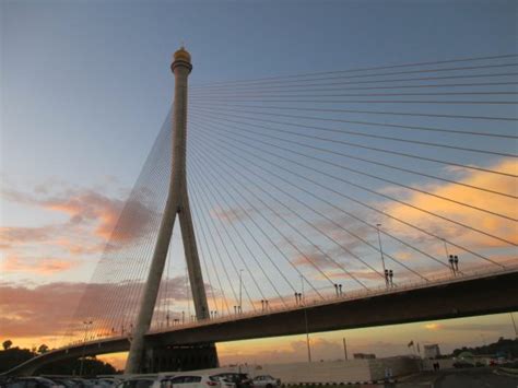 Raja Isteri Pengiran Anak Hajah Saleha Bridge (Bandar Seri Begawan ...