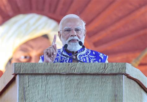 PM Modi addresses the Janjatiya Gaurav Diwas programme in Dediapada ...