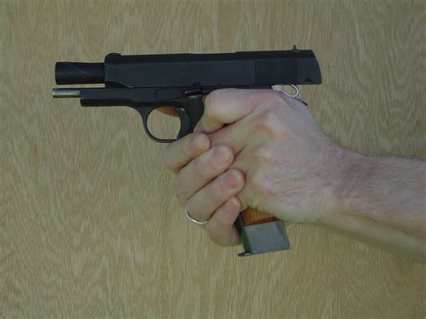 Left Hand Revolver 的图像结果