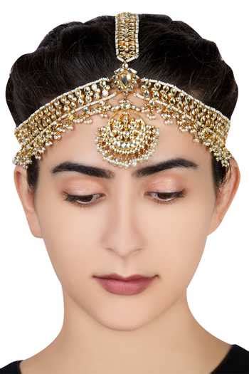Buy Gold Plated Pearl And Kundan Bridal Maangtikka by Kista Online at ...