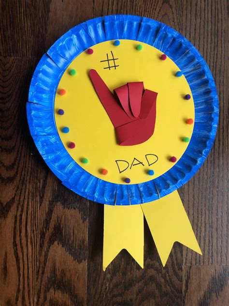 Father's Day Gold Medal Craft | Dad crafts, Fathers day crafts, Fathers ...