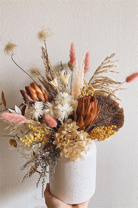 Simple Dried Flower Home Decoration | Dried flower arrangements, Dried ...