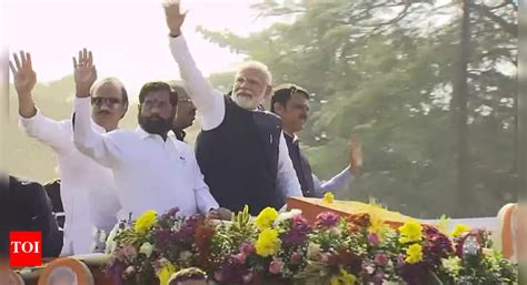 PM Modi holds roadshow in Nashik; offers prayers at Ramkund, performs ...