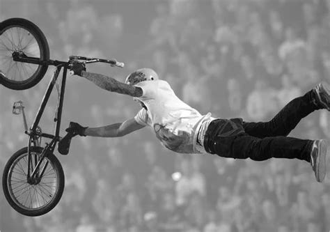 Kevlar® reinforced motorcycle apparel | DuPont™ USA