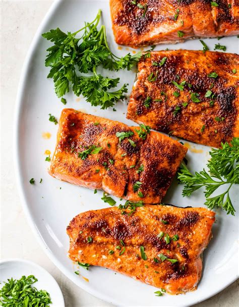 Broiled Salmon – WellPlated.com