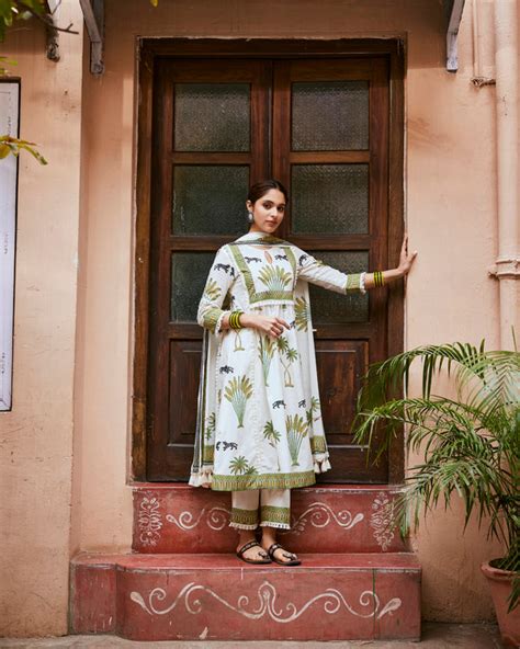 Tasha India | Experience a of block printing & contemporary silhouette
