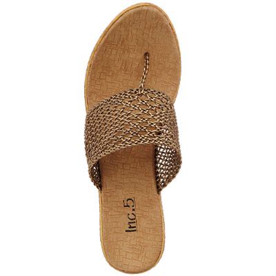 Women's Footwear: भारतीय परिधान के नीचे खूब जंचेगे यह सेंडल और जूतियाँ ...