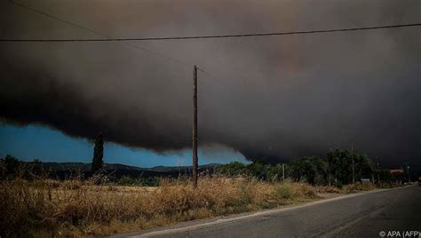 Weiter Kampf gegen Flammen auf griechischer Insel - UnserTirol24