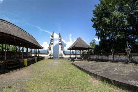 Pura Luhur Lempuyang—the Temple of Thousand Steps - Bali: Get the ...