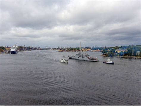 INS Tabar hosts flag hoisting ceremony in the UK on India's 75th ...
