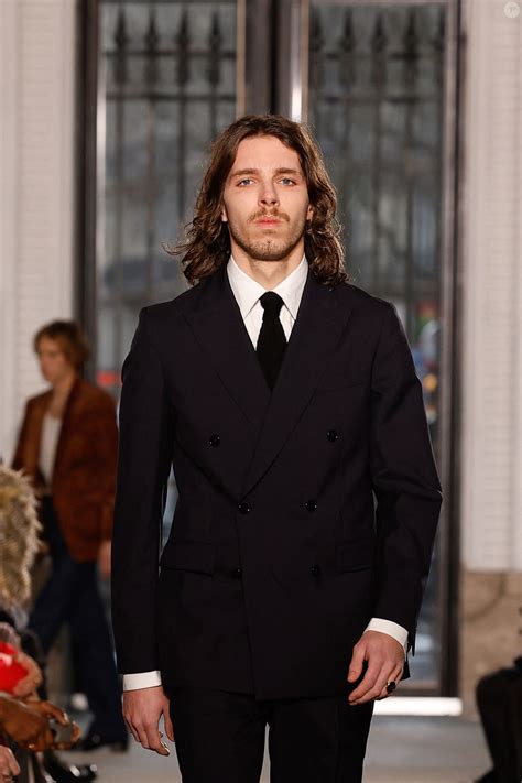 Photo : Marlowe Jack Tiger Mitchell, le fils de Lou Doillon, défile ...