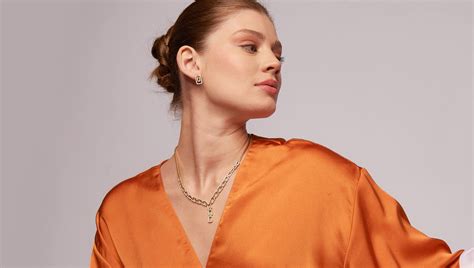 Diamond jewellery in fine gold & platinum | GLAMIRA.in