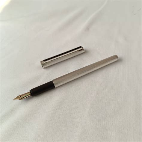 Dunhill Gemline Fountain Pen by Montblanc - Silver Plated Barleycorn ...